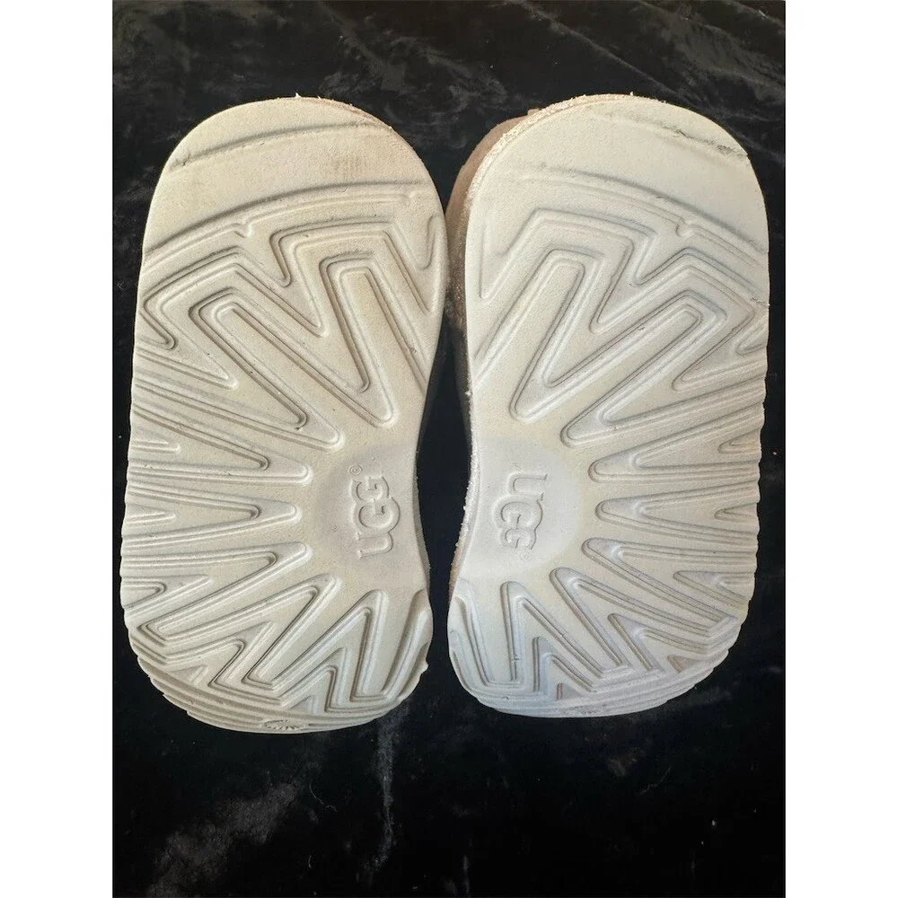 UGG classic short